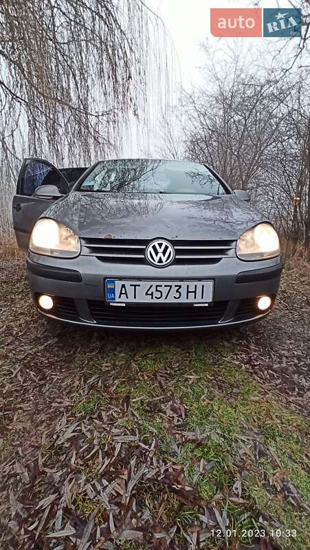 Хетчбек Volkswagen Golf 2005 в Коломиї