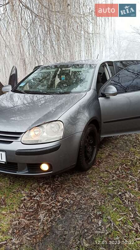 Хетчбек Volkswagen Golf 2005 в Коломиї