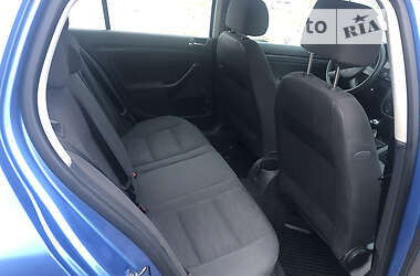 Хэтчбек Volkswagen Golf 2004 в Ровно