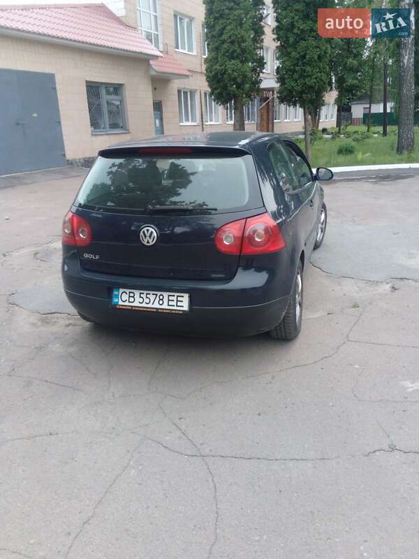 Хетчбек Volkswagen Golf 2004 в Чернігові