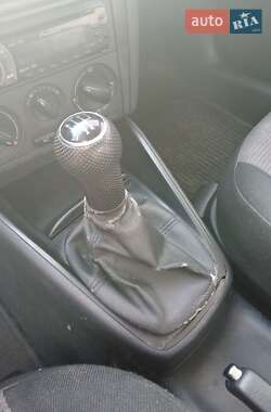 Хэтчбек Volkswagen Golf 2000 в 