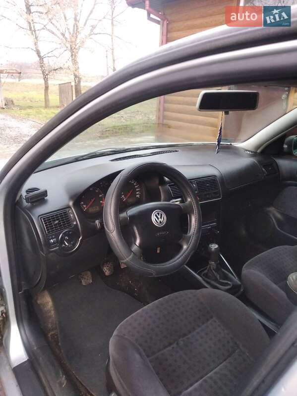 Хетчбек Volkswagen Golf 2000 в Луцьку