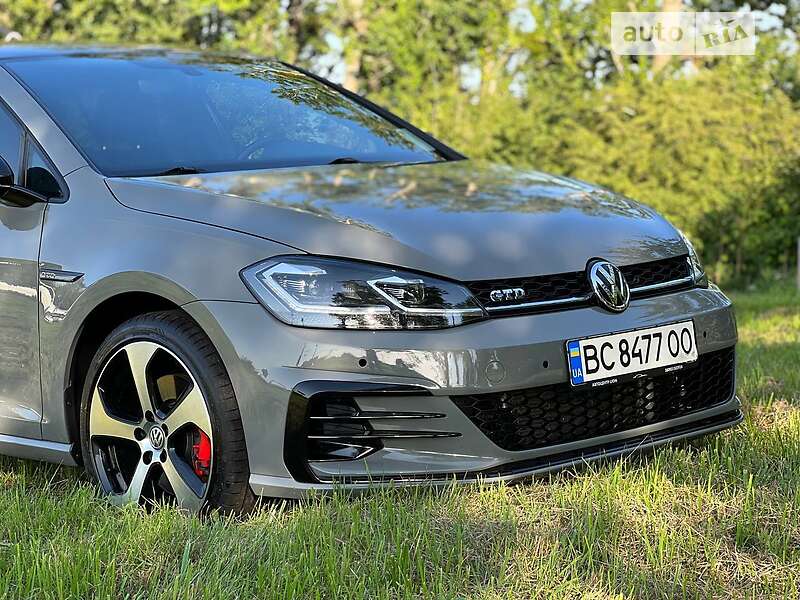 Хетчбек Volkswagen Golf 2015 в Львові