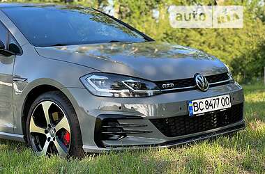 Хетчбек Volkswagen Golf 2015 в Львові