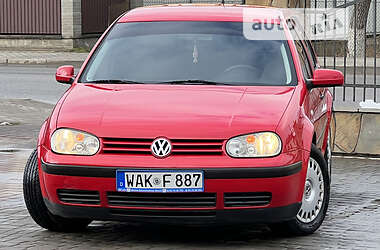 Хэтчбек Volkswagen Golf 2002 в Самборе