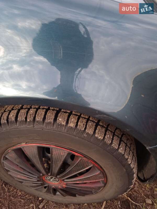 Хэтчбек Volkswagen Golf 2002 в Коростене