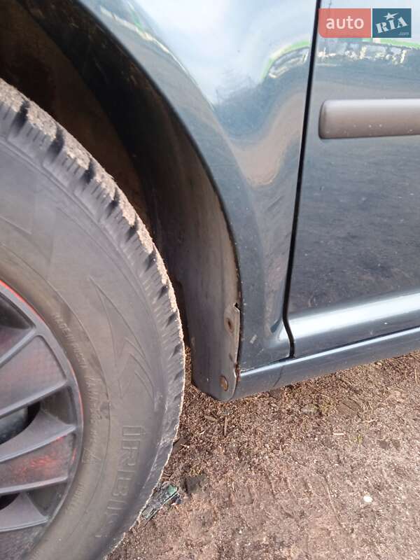 Хэтчбек Volkswagen Golf 2002 в Коростене