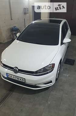 Хэтчбек Volkswagen Golf 2021 в Киеве