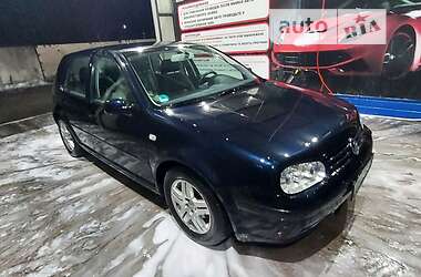 Хетчбек Volkswagen Golf 2002 в Покровську