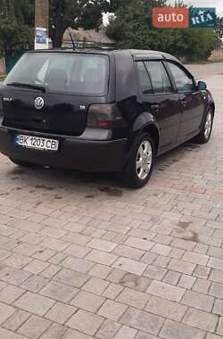 Хэтчбек Volkswagen Golf 2001 в Березному