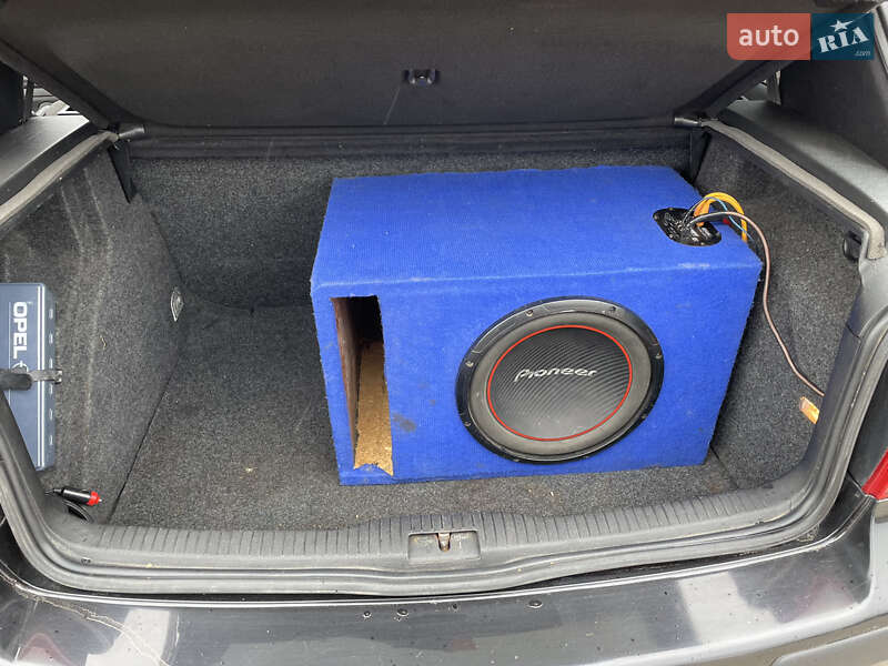 Хэтчбек Volkswagen Golf 2002 в Бердичеве