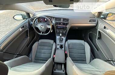 Універсал Volkswagen Golf 2017 в Івано-Франківську