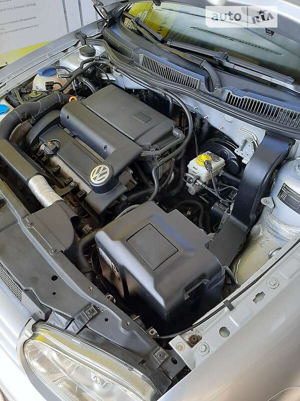 Хетчбек Volkswagen Golf 2003 в Запоріжжі