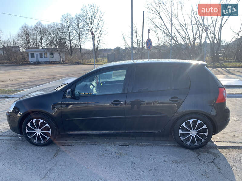Хэтчбек Volkswagen Golf 2004 в Львове
