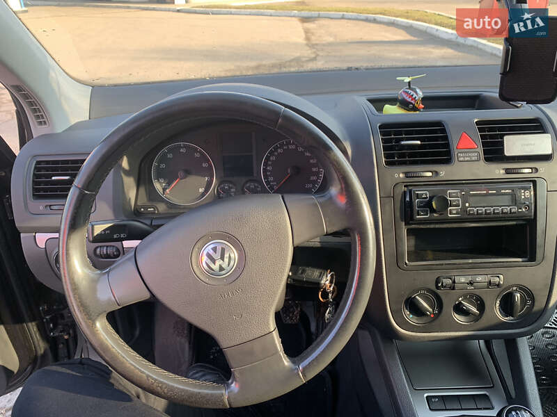 Хэтчбек Volkswagen Golf 2004 в Львове