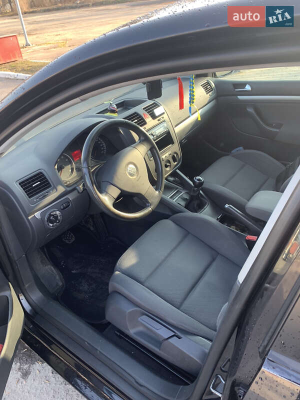 Хэтчбек Volkswagen Golf 2004 в Львове