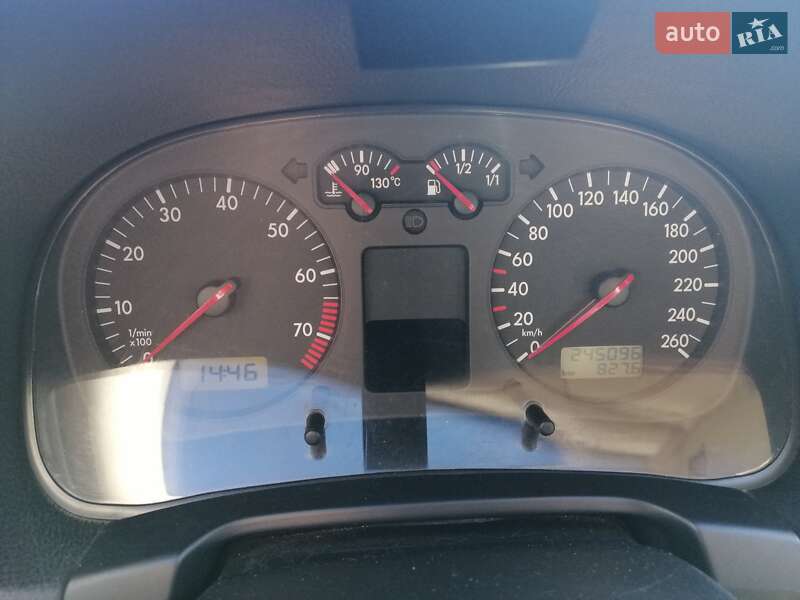 Хетчбек Volkswagen Golf 2001 в Миколаєві