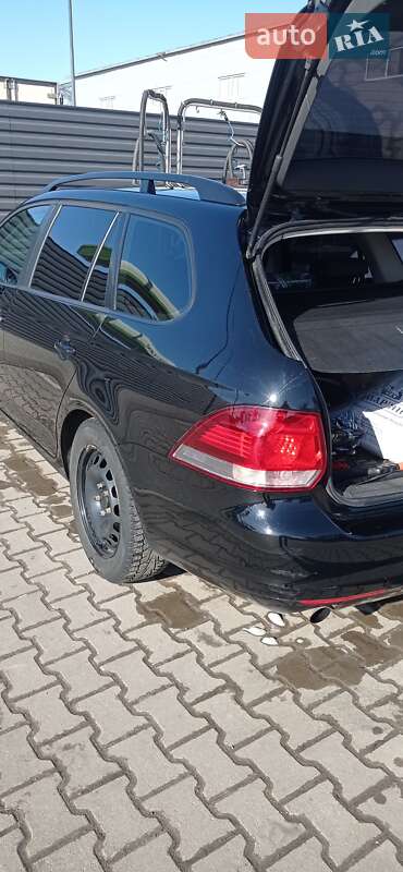 Універсал Volkswagen Golf 2013 в Житомирі