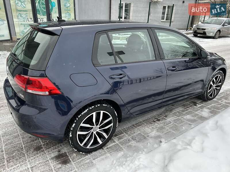 Хэтчбек Volkswagen Golf 2014 в Житомире