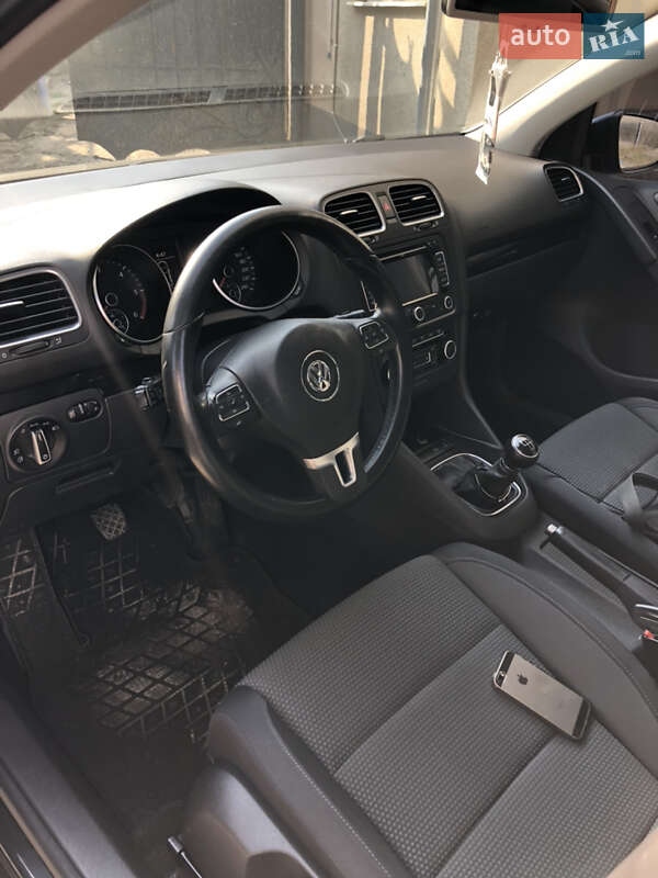 Хетчбек Volkswagen Golf 2012 в Виноградові