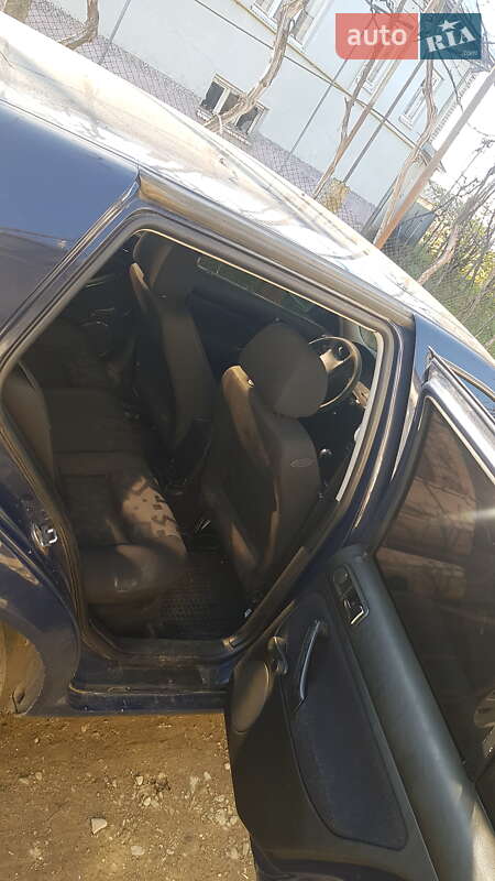 Хетчбек Volkswagen Golf 1999 в Ужгороді