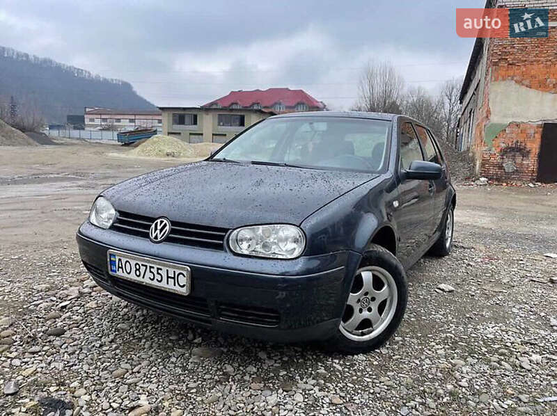 Хетчбек Volkswagen Golf 2002 в Хусті