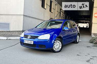Хэтчбек Volkswagen Golf 2004 в Киеве