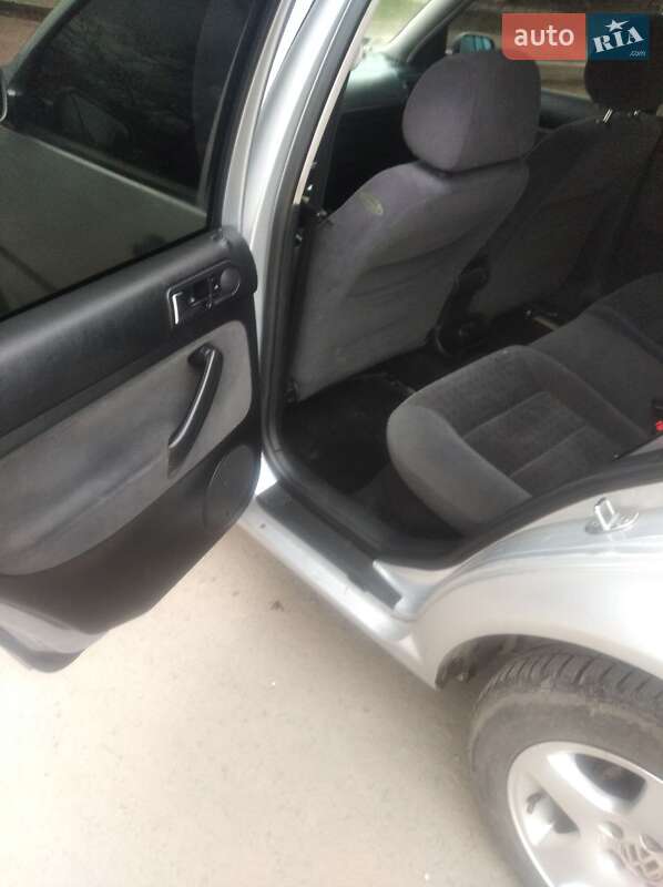 Хетчбек Volkswagen Golf 2000 в Луцьку