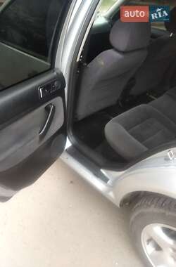 Хэтчбек Volkswagen Golf 2000 в 