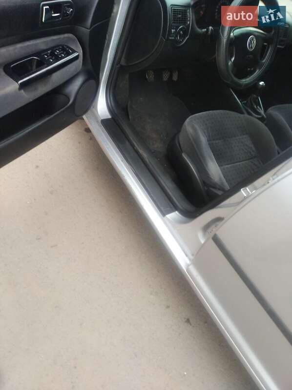 Хетчбек Volkswagen Golf 2000 в Луцьку