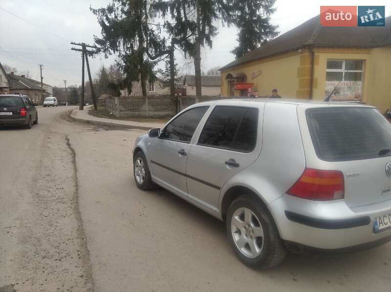 Хетчбек Volkswagen Golf 2000 в Луцьку