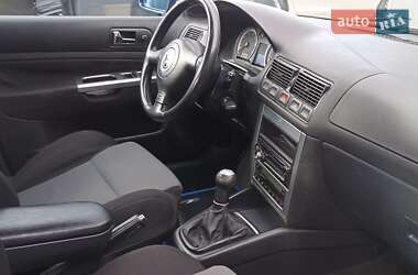 Хэтчбек Volkswagen Golf 2002 в Тернополе