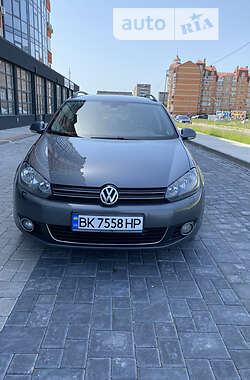 Универсал Volkswagen Golf 2012 в Вараше