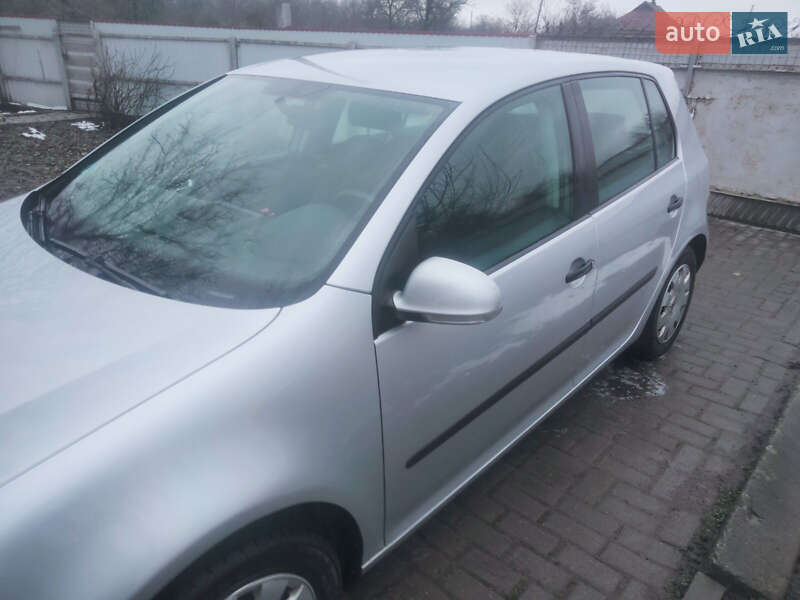 Хэтчбек Volkswagen Golf 2005 в Миргороде
