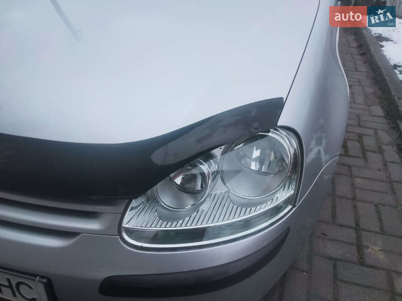 Хэтчбек Volkswagen Golf 2005 в Миргороде