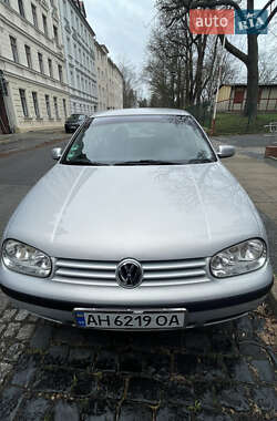 Хэтчбек Volkswagen Golf 1999 в 