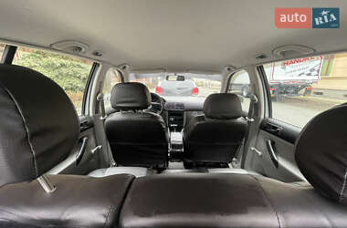 Хэтчбек Volkswagen Golf 1999 в 