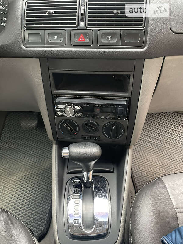 Хэтчбек Volkswagen Golf 1999 в Львове