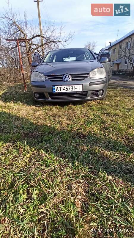 Хетчбек Volkswagen Golf 2005 в Коломиї