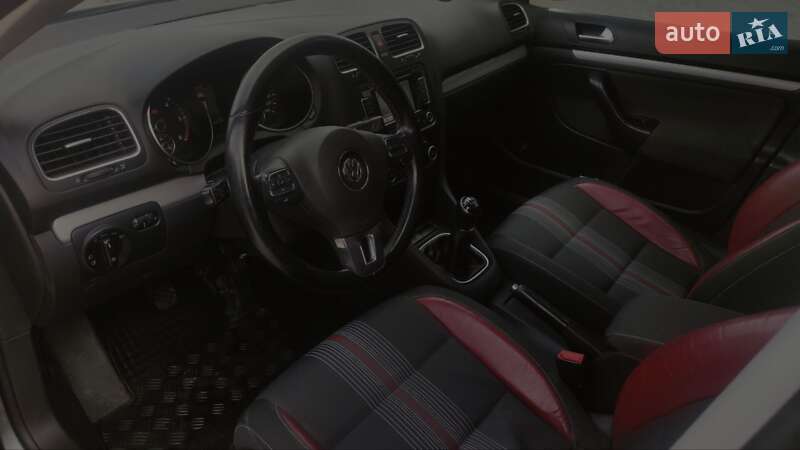 Універсал Volkswagen Golf 2012 в Івано-Франківську