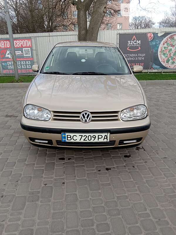 Хэтчбек Volkswagen Golf 2001 в Кропивницком