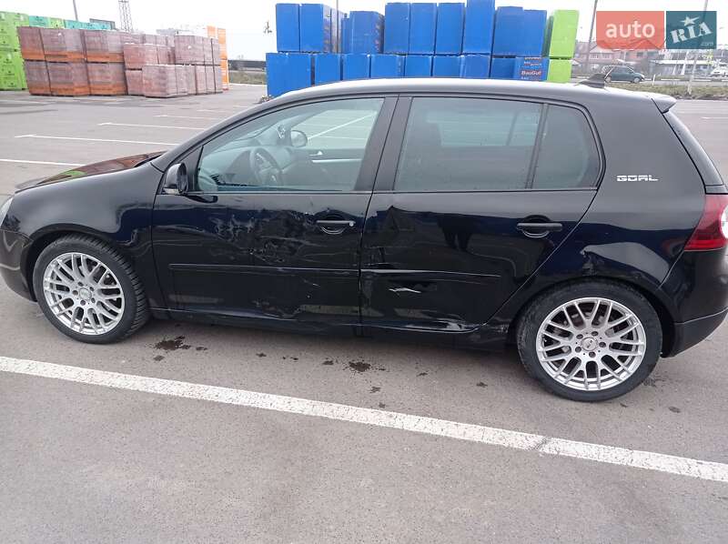 Хетчбек Volkswagen Golf 2006 в Мукачевому