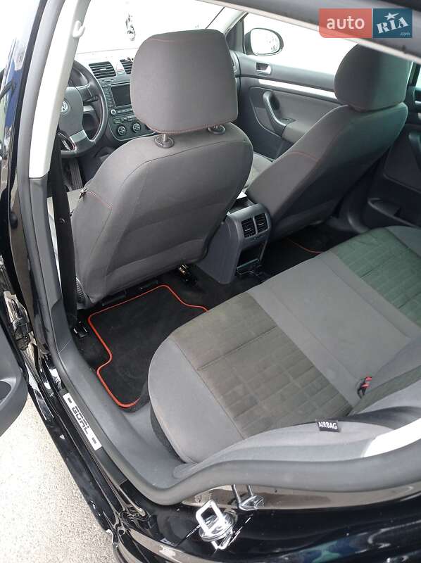 Хетчбек Volkswagen Golf 2006 в Мукачевому