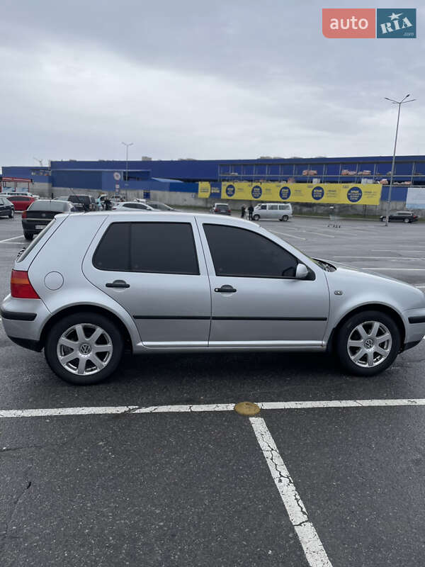 Хэтчбек Volkswagen Golf 2000 в Виннице