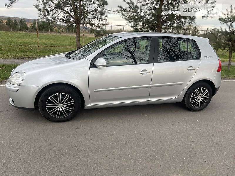 Хэтчбек Volkswagen Golf 2007 в 