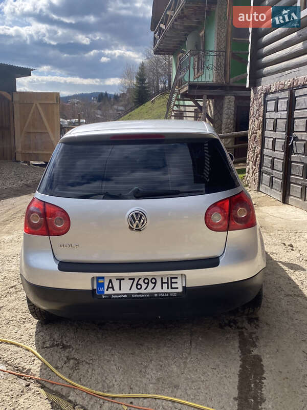 Хэтчбек Volkswagen Golf 2004 в Яремче