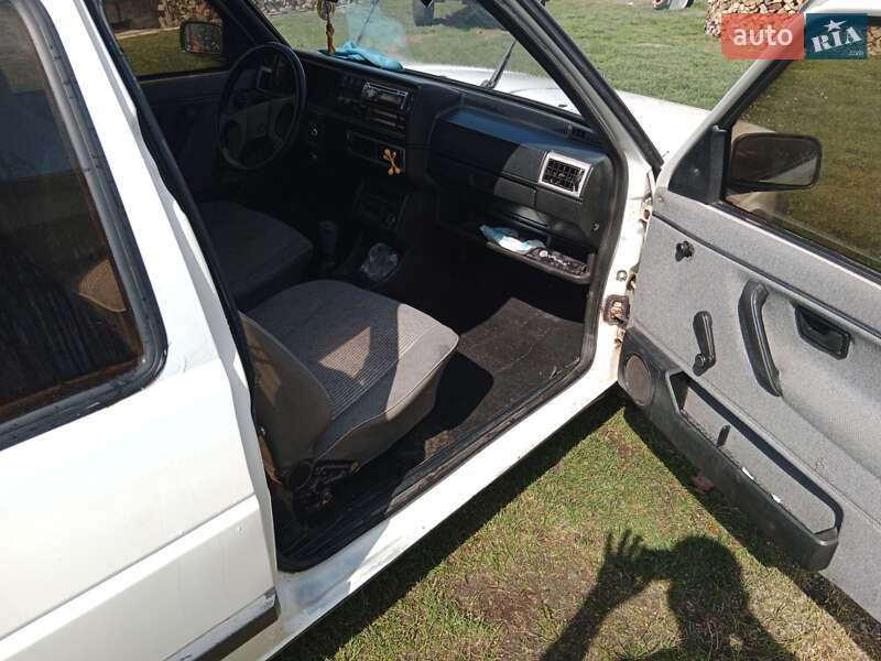 Хэтчбек Volkswagen Golf 1989 в Жовкве