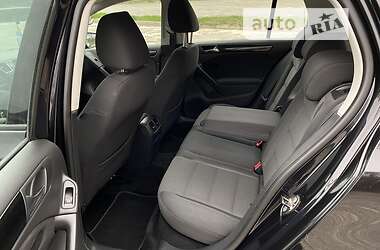 Хэтчбек Volkswagen Golf 2009 в 