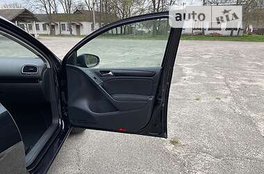 Хэтчбек Volkswagen Golf 2009 в 