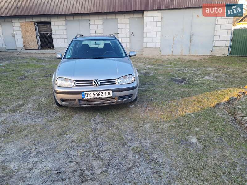 Универсал Volkswagen Golf 2002 в Ровно
